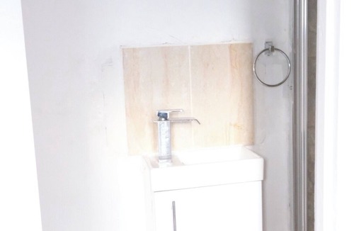 South Ockendon Apartment | Cosy Studio Getaway - Free Parking & Central Links