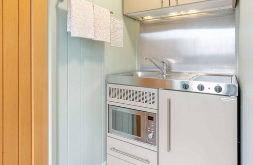 Bretforton Cabin | Cosy studio lodge with hot tub - Hydrangea