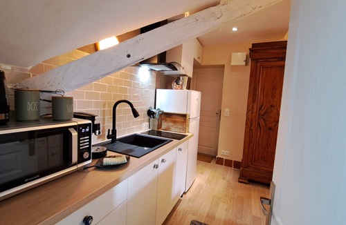 Sancoins Apartment | Cosy Studio Loft Air-conditioned