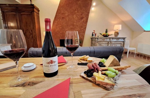 Sancoins Apartment | Cosy Studio Loft Air-conditioned