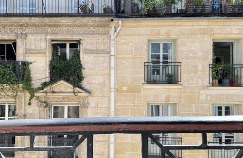 Quartier de la Porte-Saint-Denis Apartment | Cosy Studio near Opera
