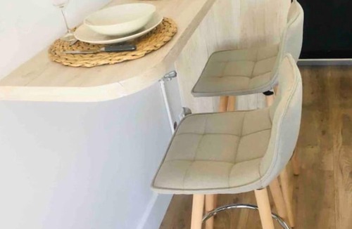 Athis-Mons Apartment | Cosy studio near Orly Airport & Paris Metro 14