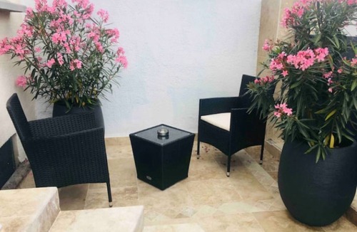 Athis-Mons Apartment | Cosy studio near Orly Airport & Paris Metro 14