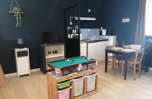 Saint-Pierre Apartment | Cosy studio perched on the 1st floor