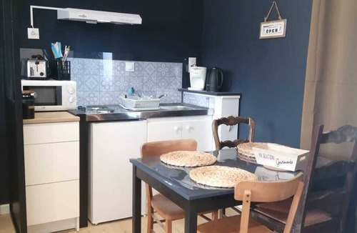 Saint-Pierre Apartment | Cosy studio perched on the 1st floor