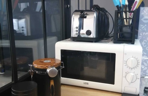 Saint-Pierre Apartment | Cosy studio perched on the 1st floor