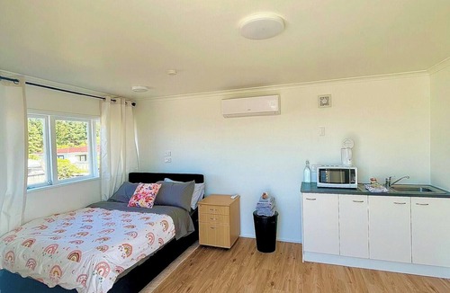 Porirua Apartment | Cosy Studio Retreat