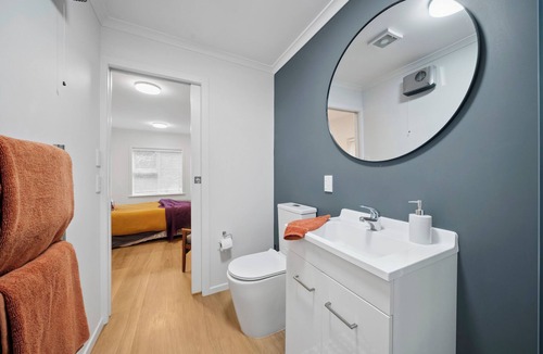 Khandallah House | Cosy Studio Retreat - Wellington Holiday Home