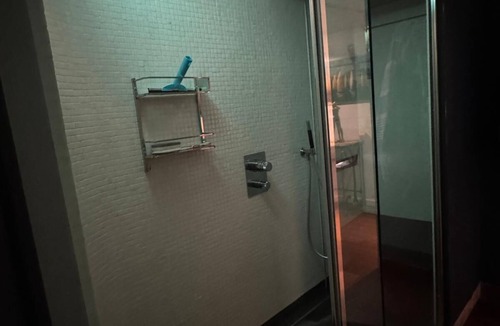 Wambrechies Apartment | Cosy studio room with separate entrance, parking and bathroom.