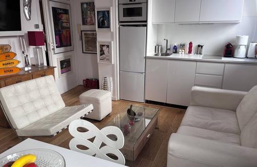 Arsenal Apartment | Cosy studio ST PAUL Le Marais