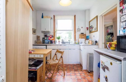 Chiswick Apartment | Cosy studio type flat close to city centre!