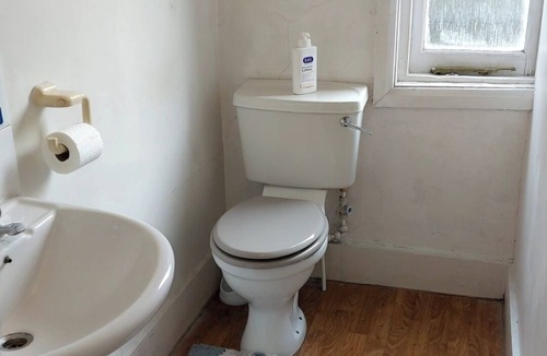 Chiswick Apartment | Cosy studio type flat close to city centre!