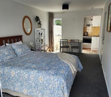 New Plymouth Apartment | Cosy Studio Unit on Longview