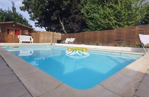 La Ferte-Gaucher House | Cosy studio with shared pool (optional)