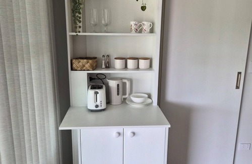 Whakatane Apartment | Cosy studio with AC and pool access