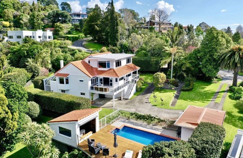 Whakatane Apartment | Cosy studio with AC and pool access