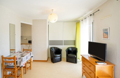 Barbotan-les-Thermes Apartment | Cosy Studio with Balcony, Air Conditioning & Pool Table – Cazaubon