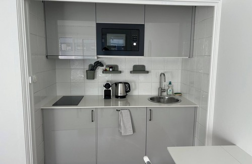 Ternes Apartment | Cosy studio with Eiffel Tower view 4 people