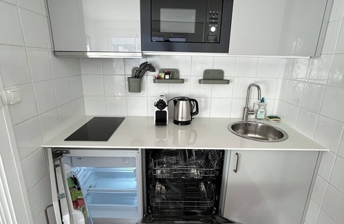 Ternes Apartment | Cosy studio with Eiffel Tower view 4 people