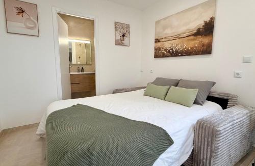 Chevry Apartment | Cosy studio with garden
