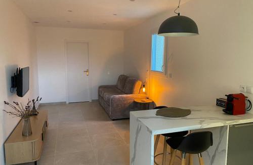 Chevry Apartment | Cosy studio with garden