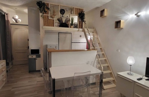 Beure Apartment | Cosy studio with mezzanine bed