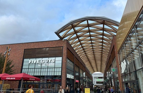 Bracknell Apartment | Cosy Studio with private entrance & Parking