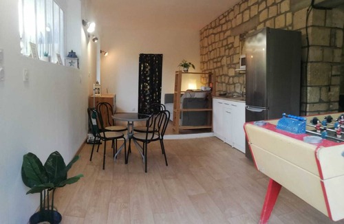 Gouvieux Apartment | Cosy studio with table soccer - charm and comfort