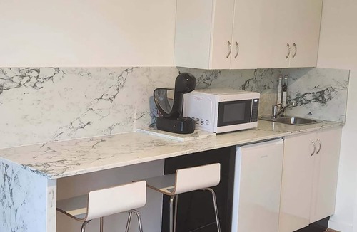 Gerroa Apartment | Cosy Studio with valley views