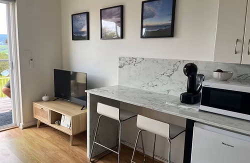 Gerroa Apartment | Cosy Studio with valley views