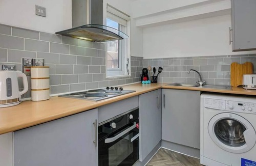 Burnt Oak Apartment | Cosy Studio With WFH Setup & Free Parking