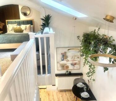 Trowbridge Apartment | Cosy Stylish Studio Apartment