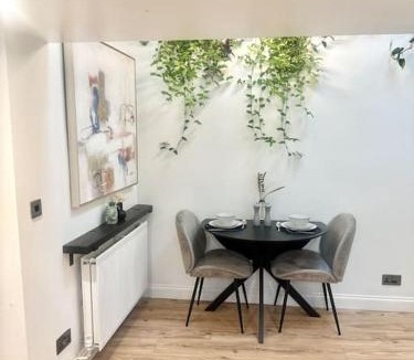 Trowbridge Apartment | Cosy Stylish Studio Apartment