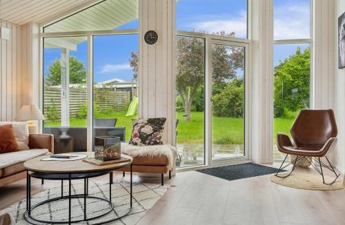 Strøby Ladeplads House | Cosy Summerhouse Near The Waterfront
