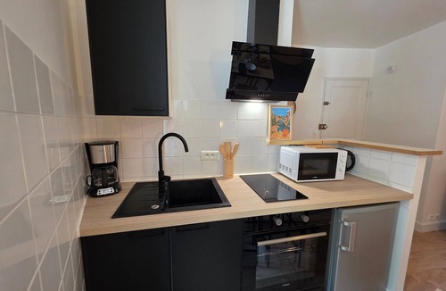 Aubenas Apartment | Cosy T2 Apartment in Aubenas with Wi-Fi and Air Conditioning