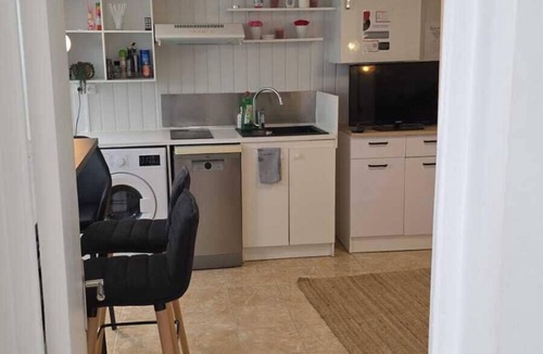 La Ferte-Gaucher House | Cosy T2 with shared pool (optional)