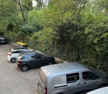 Hopitaux-Facultes Apartment | Cosy T3 - Jardin - Parking - Piscine - Maconciergerie34