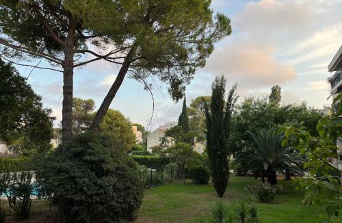 Hopitaux-Facultes Apartment | Cosy T3 - Jardin - Parking - Piscine - Maconciergerie34