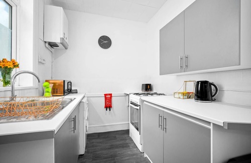 Acocks Green House | Cosy Three Bedroom Family Home with Garden