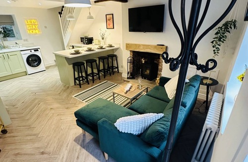 Bollington House | Cosy Two Bed in Bollington