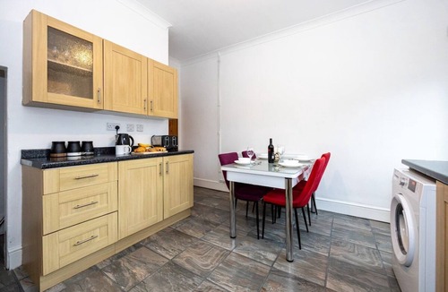 Blackburn House | Cosy Two bedroom Terrace Blackburn