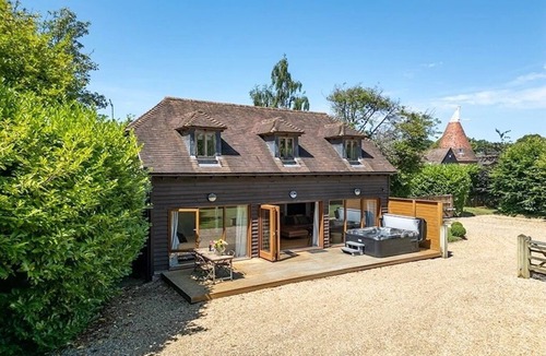 Stuppington House | Cosy up in this first floor Barn Conversion on a working farm.