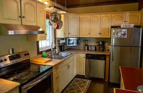 Township of Wilmot Cottage | Cosy Updated Lakefront Cottage