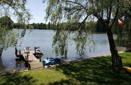 Township of Wilmot Cottage | Cosy Updated Lakefront Cottage
