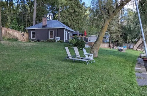 Township of Wilmot Cottage | Cosy Updated Lakefront Cottage