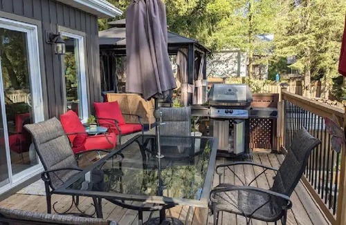 Township of Wilmot Cottage | Cosy Updated Lakefront Cottage
