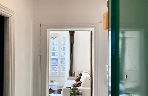 Neuilly-sur-Seine Apartment | Cosy Urban Hideaway in Paris