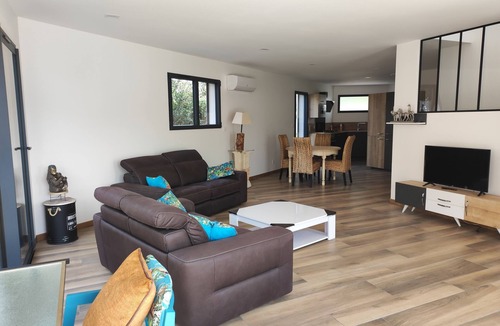 Baillargues Villa | COSY VACATION VILLA WITH JACUZZI