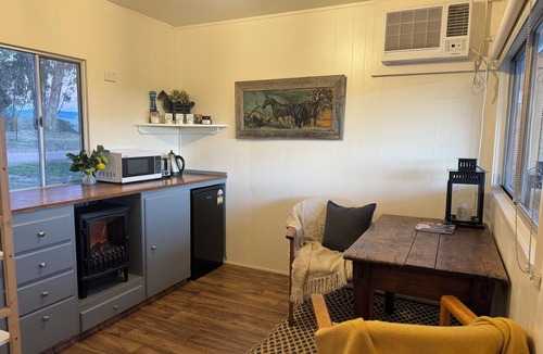 Bridge Creek Cabin | Cosy winter farmstay.