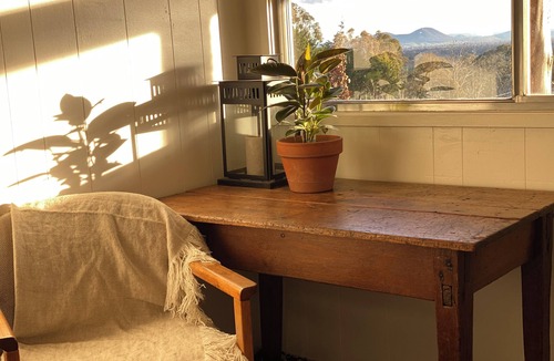 Bridge Creek Cabin | Cosy winter farmstay.